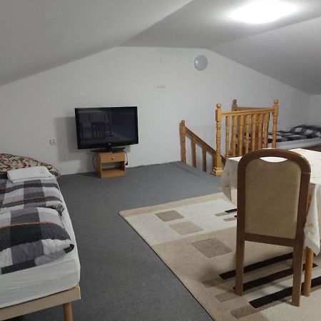 Naty Apartman Haniska Exterior photo