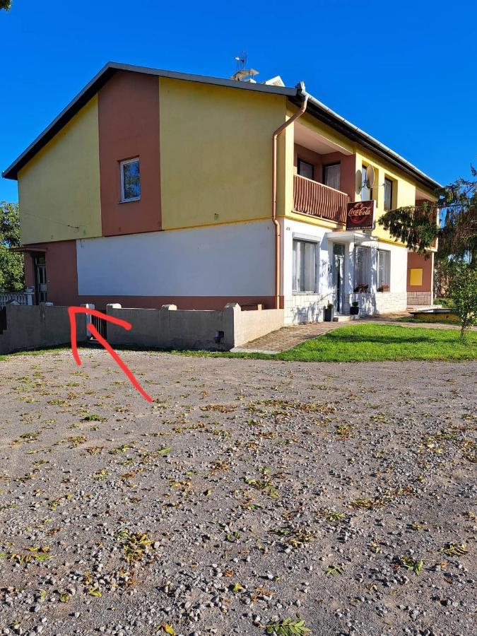Naty Apartman Haniska Exterior photo