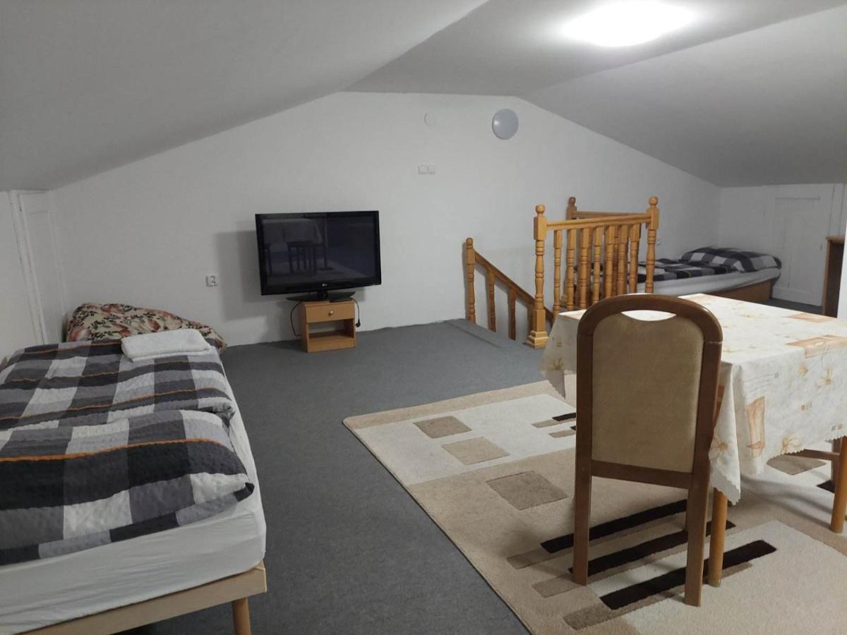 Naty Apartman Haniska Exterior photo